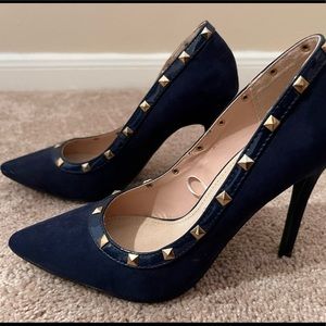 High heels for women. It says size 7 but also fits Size 8.